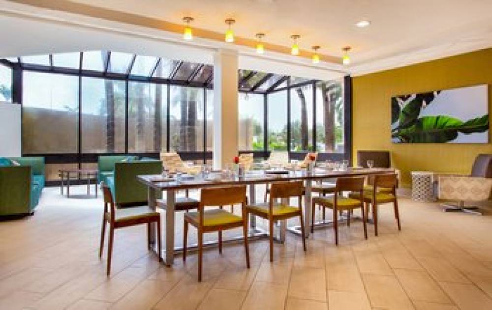 HOLIDAY INN AIRPORT-WEST 10