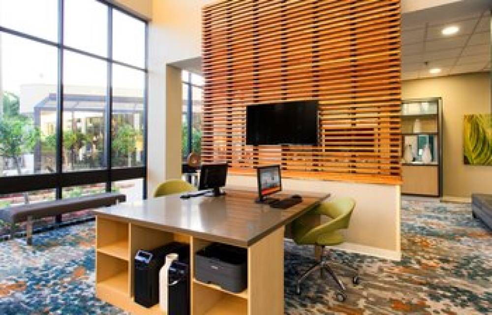 HOLIDAY INN AIRPORT-WEST 4