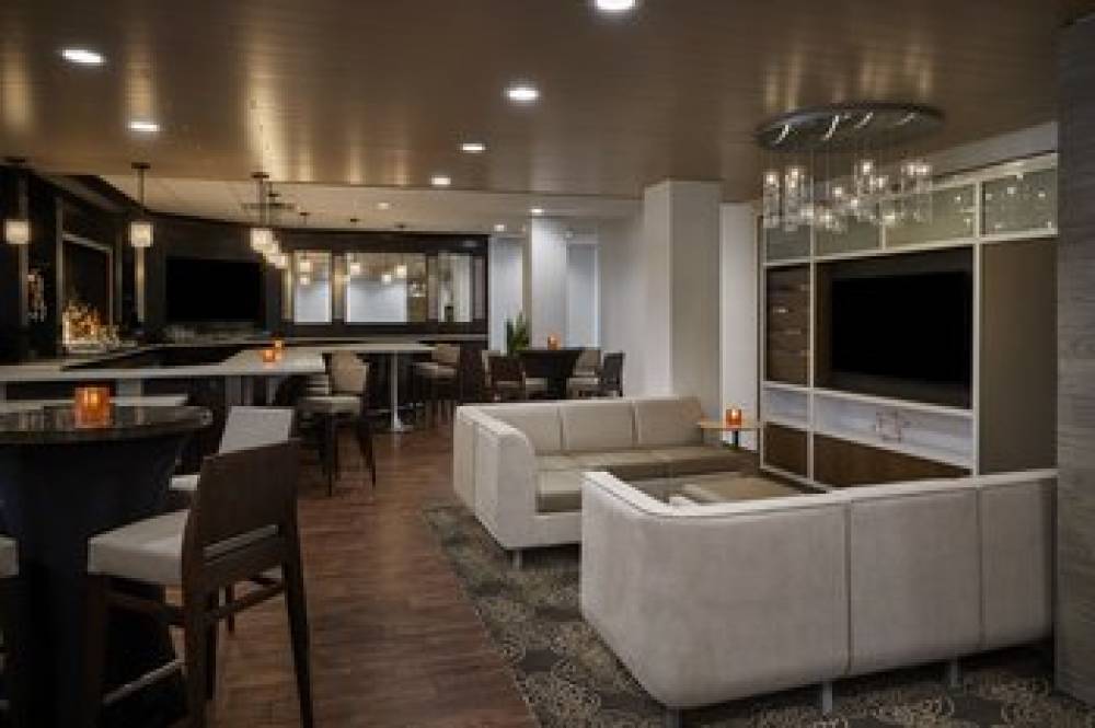 HOLIDAY INN ALEXANDRIA CARLYLE 9