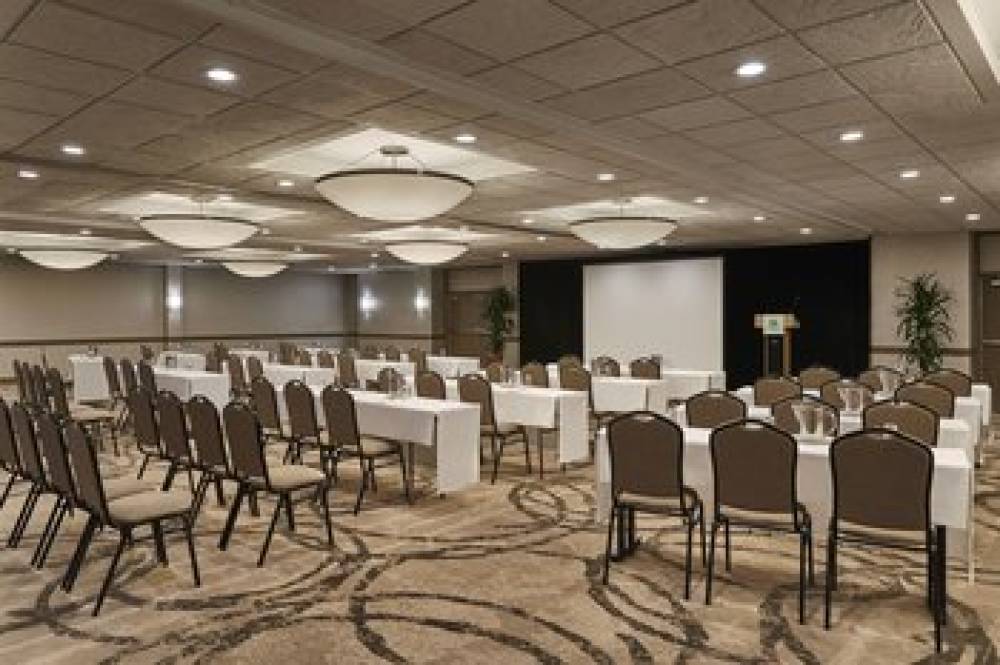 HOLIDAY INN ALEXANDRIA CARLYLE 6
