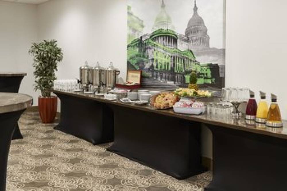 HOLIDAY INN ALEXANDRIA CARLYLE 7