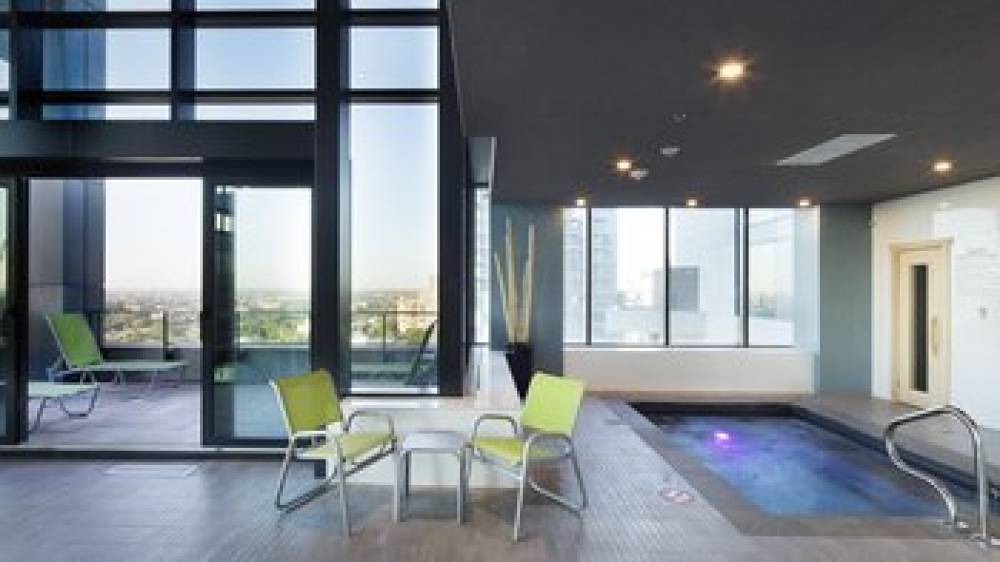 HOLIDAY INN AND STES CENTRE-VILLE O 4