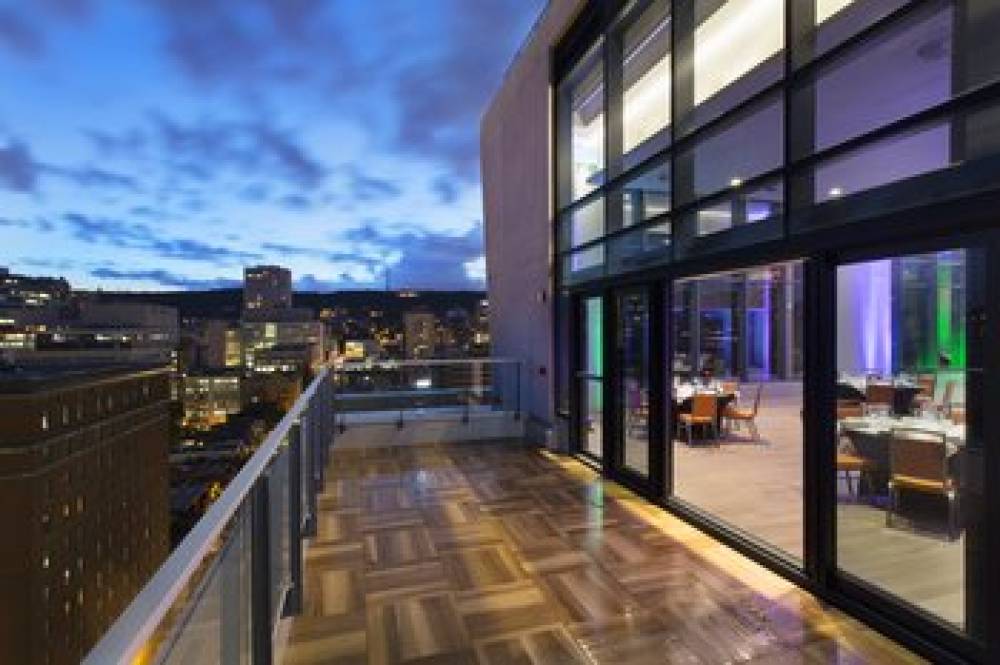 HOLIDAY INN AND STES CENTRE-VILLE O 2