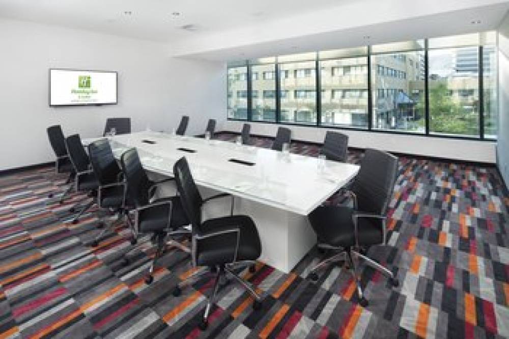 HOLIDAY INN AND STES CENTRE-VILLE O 3