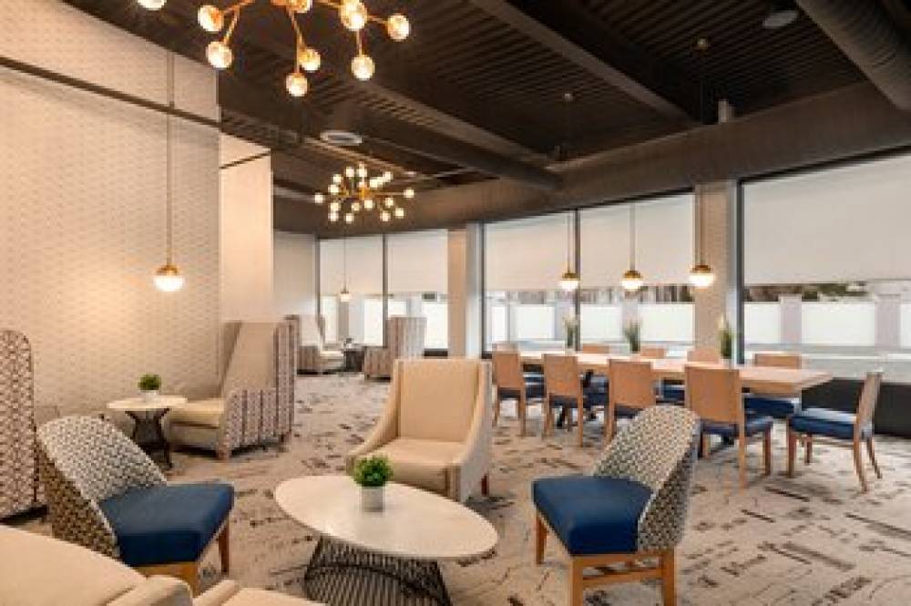 HOLIDAY INN ARPT STADIUM AREA BY IH 3
