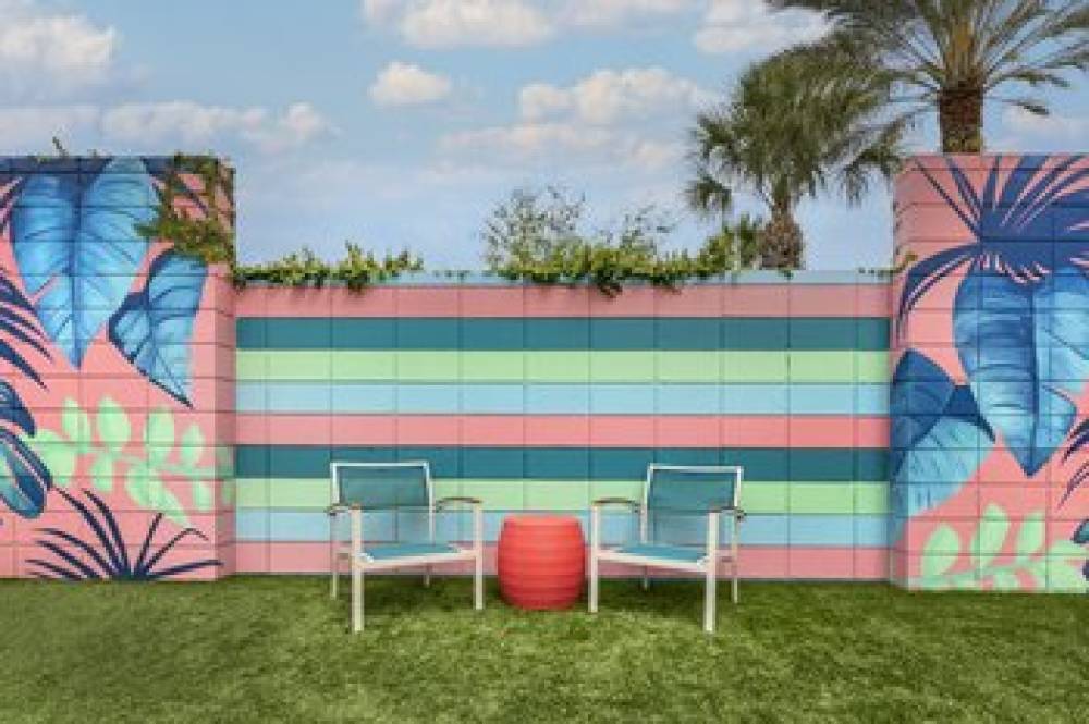 HOLIDAY INN AT DISNEY SPRINGS 3