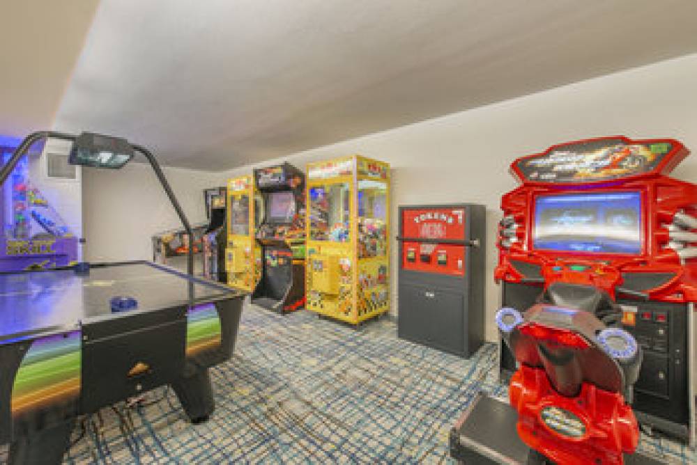 HOLIDAY INN AT DISNEY SPRINGS 10