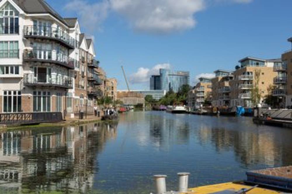 HOLIDAY INN BRENTFORD LOCK 6