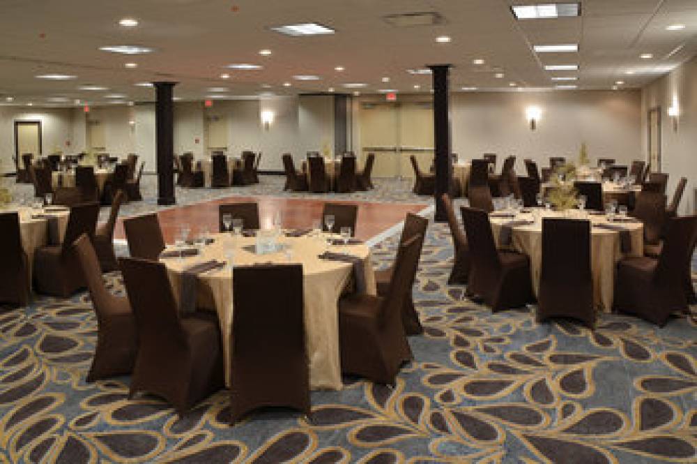 Holiday Inn CANTON (BELDEN VILLAGE) 2