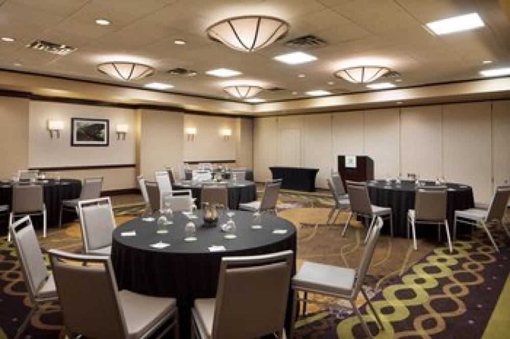 Holiday Inn CLARK - NEWARK AREA 3