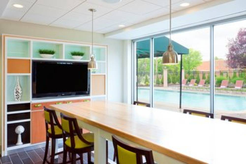 Holiday Inn CLARK - NEWARK AREA 7