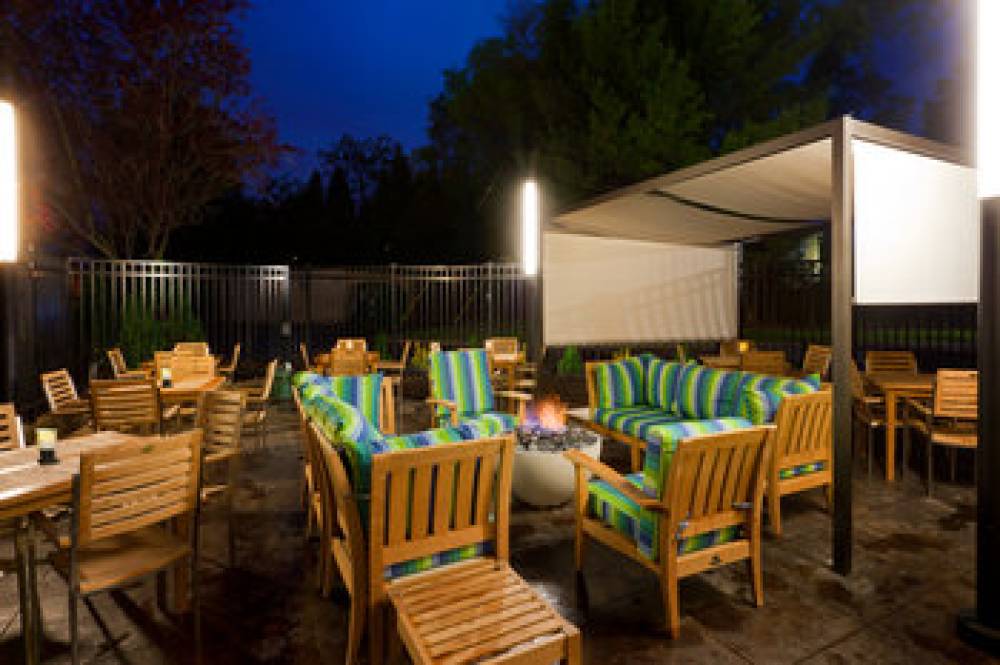 Holiday Inn CLARK - NEWARK AREA 5