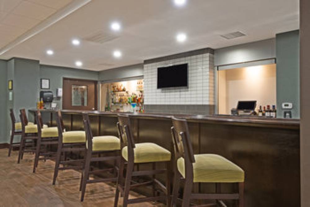 HOLIDAY INN EAST 7