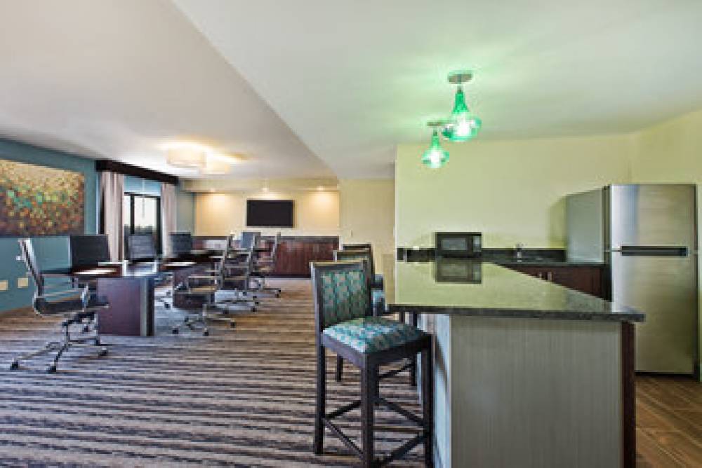 HOLIDAY INN EAST 5