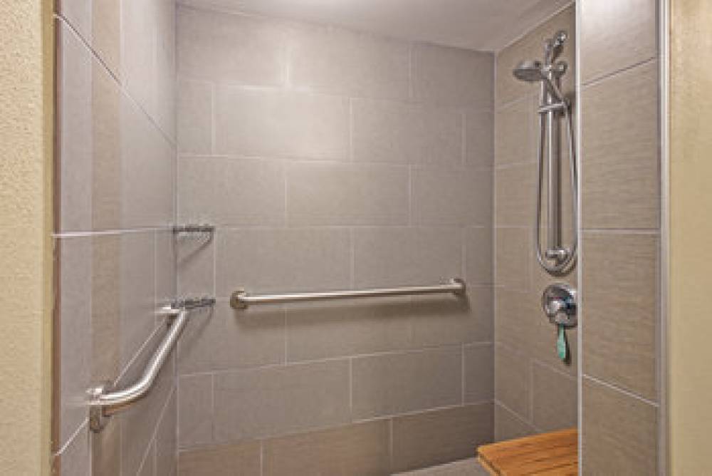HOLIDAY INN EAST 4