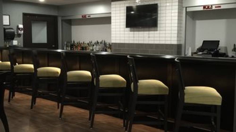 HOLIDAY INN EAST 8