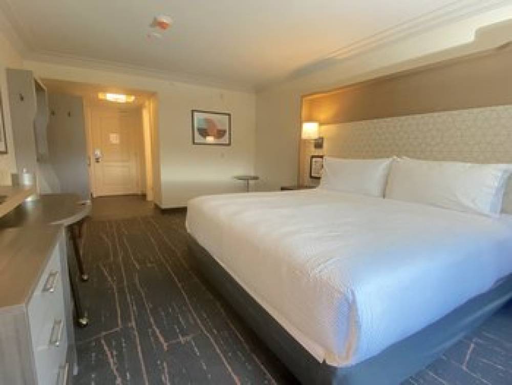 HOLIDAY INN ELK LAKE VICTORIA BY IH 1