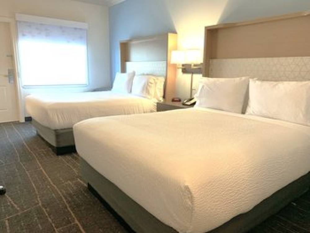 HOLIDAY INN ELK LAKE VICTORIA BY IH 6