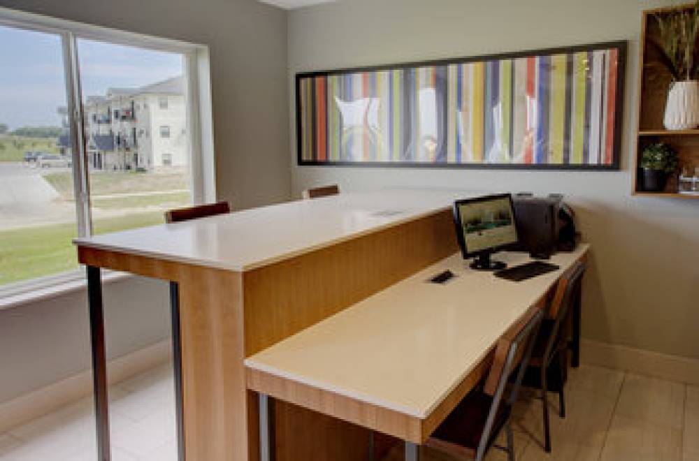 HOLIDAY INN EX STES LE MARS BY IHG 2
