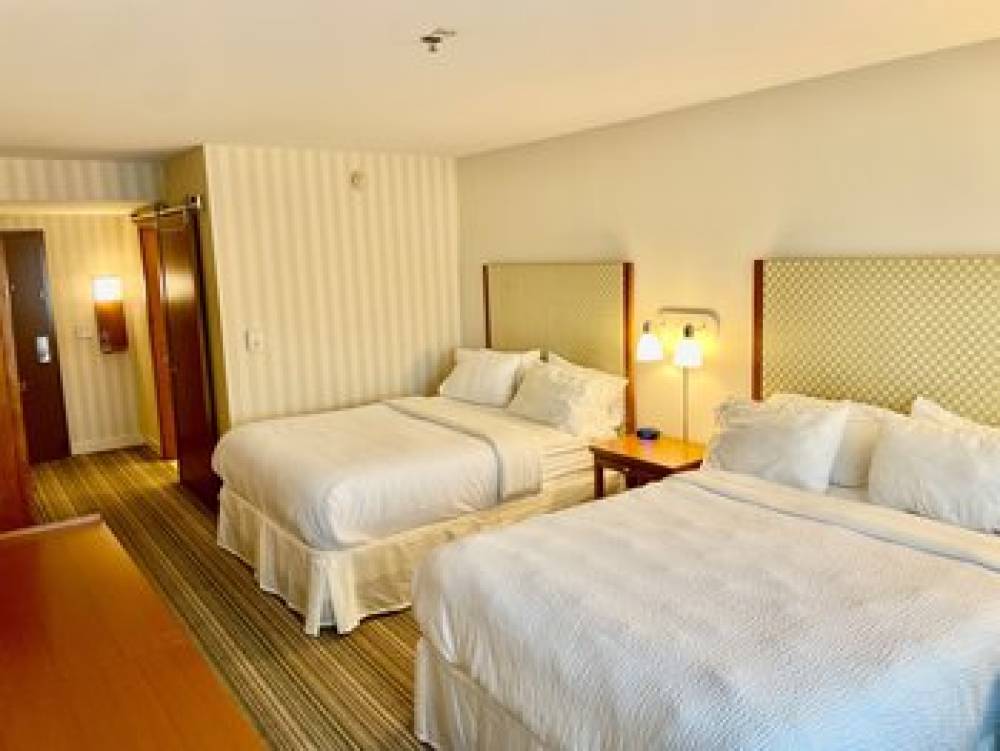 HOLIDAY INN EXP AIRPORT EASTON 2