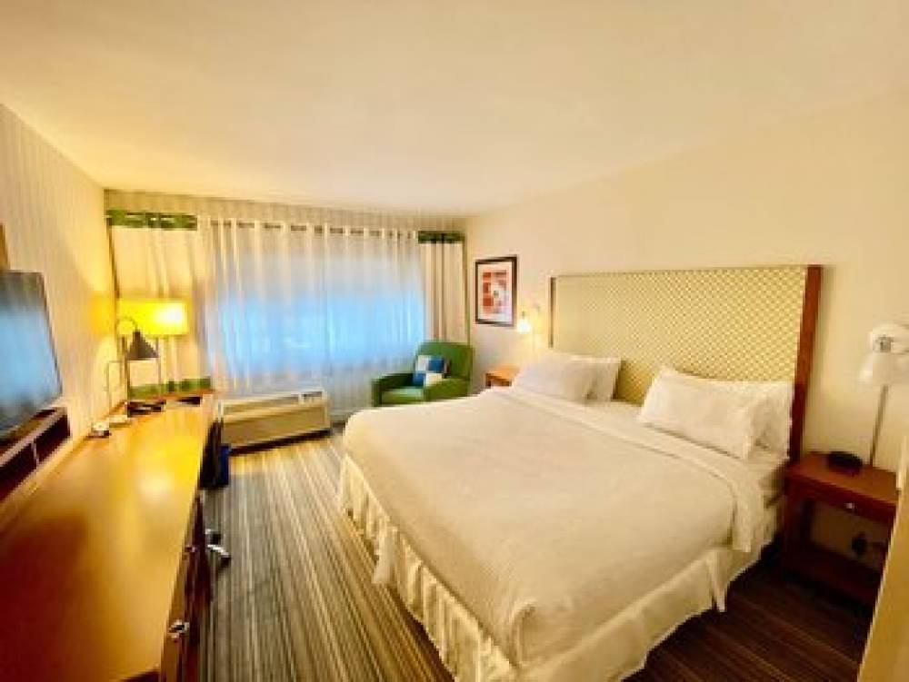 HOLIDAY INN EXP AIRPORT EASTON 10