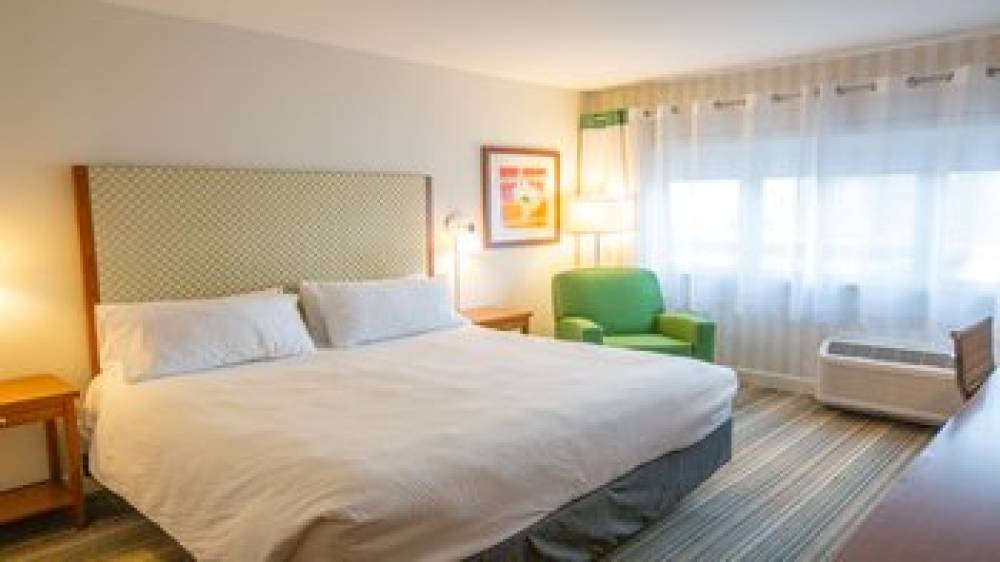 HOLIDAY INN EXP AIRPORT EASTON 8