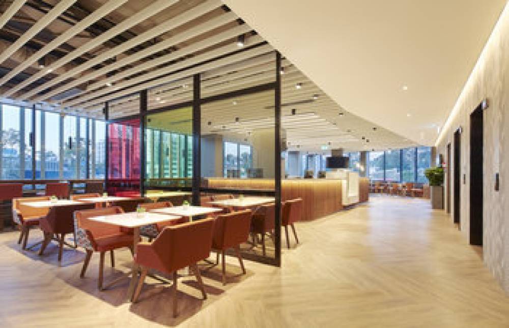 HOLIDAY INN EXP AIRPORT 5