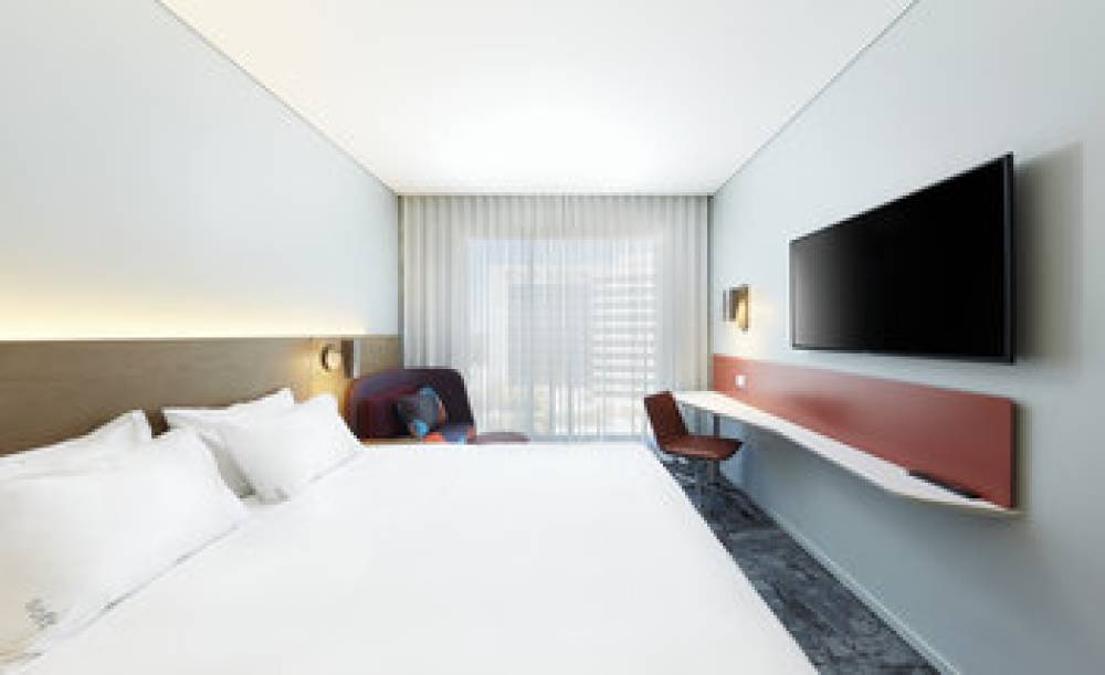 HOLIDAY INN EXP AIRPORT 1