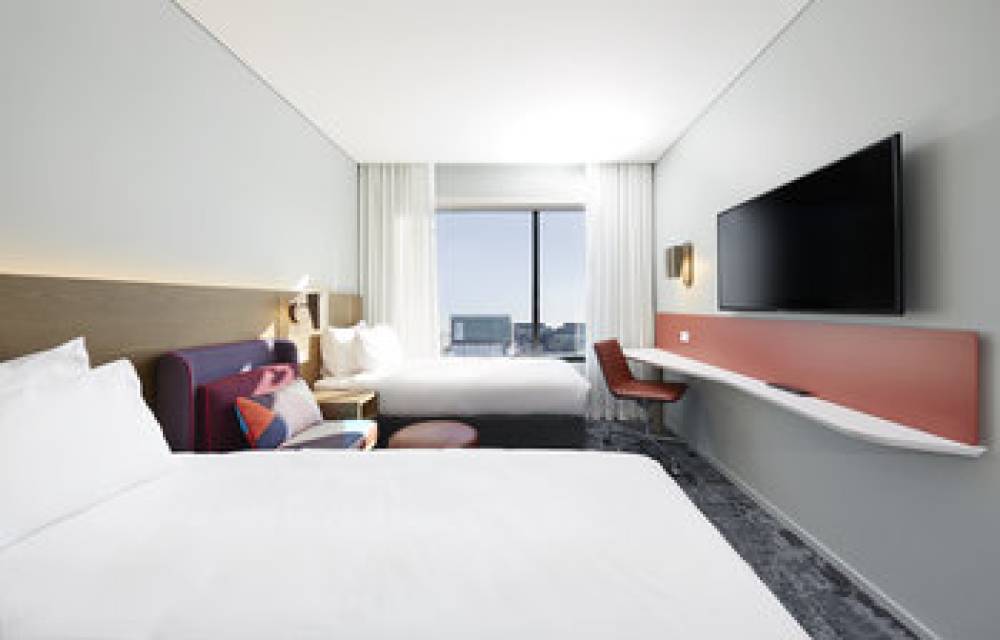 HOLIDAY INN EXP AIRPORT 9