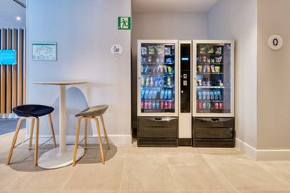 HOLIDAY INN EXP AIRPORT 5
