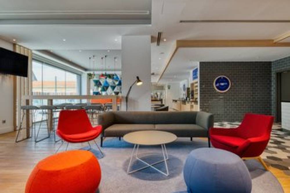 HOLIDAY INN EXP AIRPORT 8