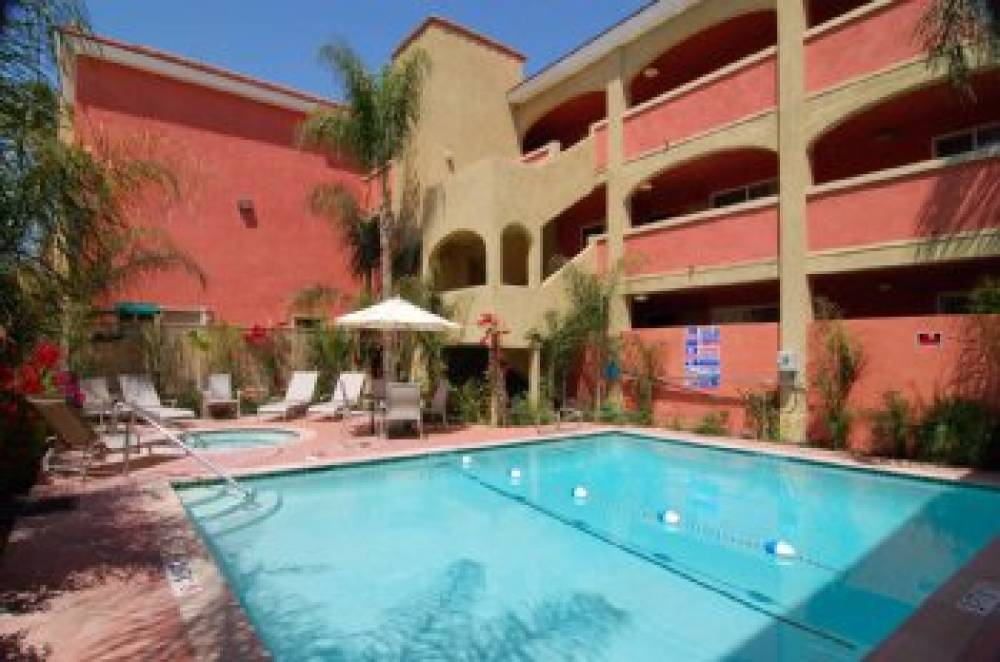 HOLIDAY INN EXP ANAHEIM WEST 9