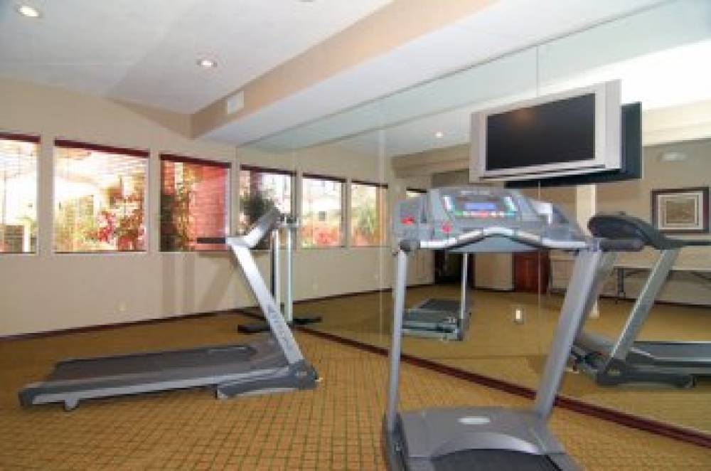 HOLIDAY INN EXP ANAHEIM WEST 10