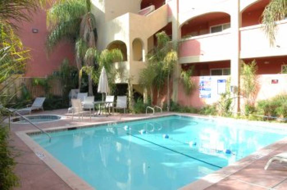 HOLIDAY INN EXP ANAHEIM WEST 4