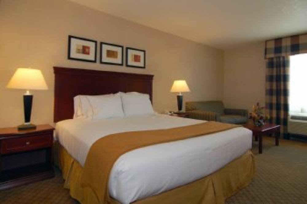 HOLIDAY INN EXP ANAHEIM WEST 3