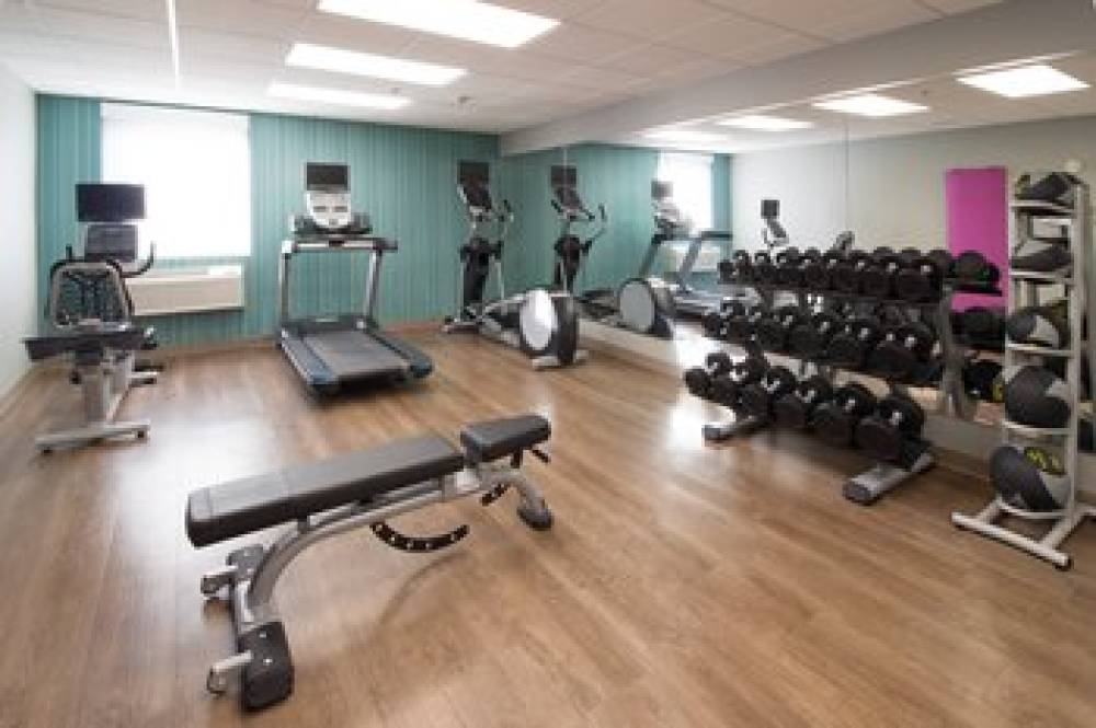 HOLIDAY INN EXP AND STES 8