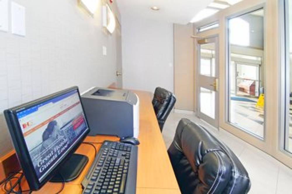 HOLIDAY INN EXP AND STES SOUTH 8