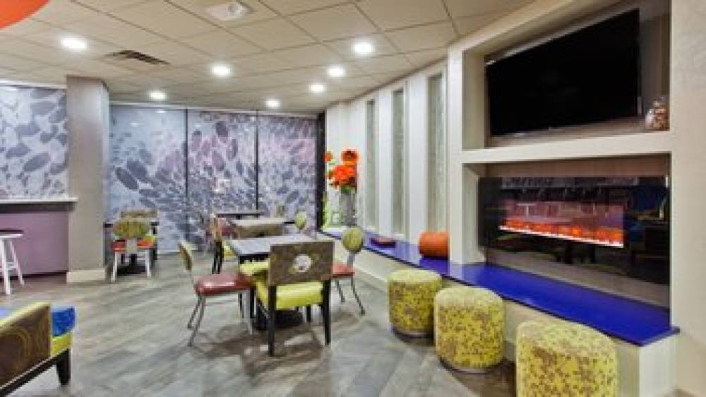 HOLIDAY INN EXP BALLPARK 4