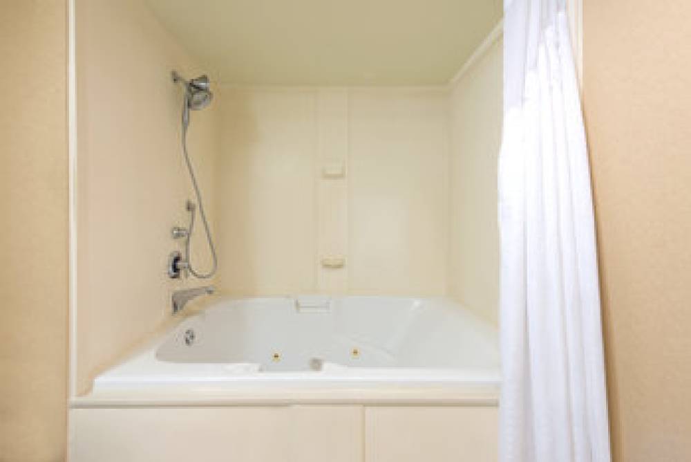 Holiday Inn Exp Bensalem By Ihg
