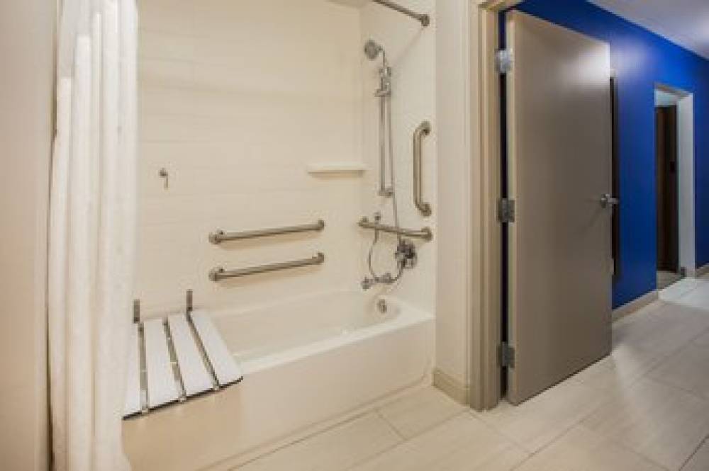 HOLIDAY INN EXP BROOKLYN KINGS HWY 6