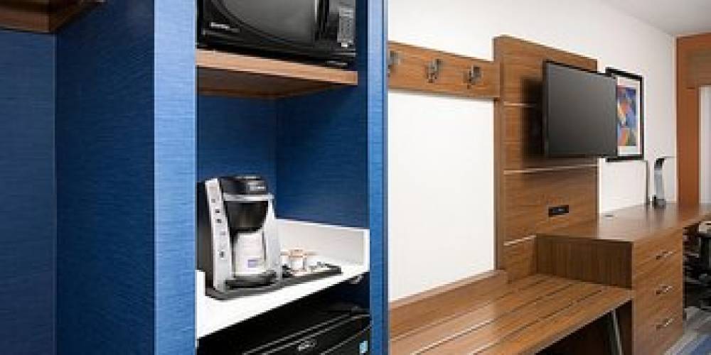 HOLIDAY INN EXP CHESAPEAKE 10
