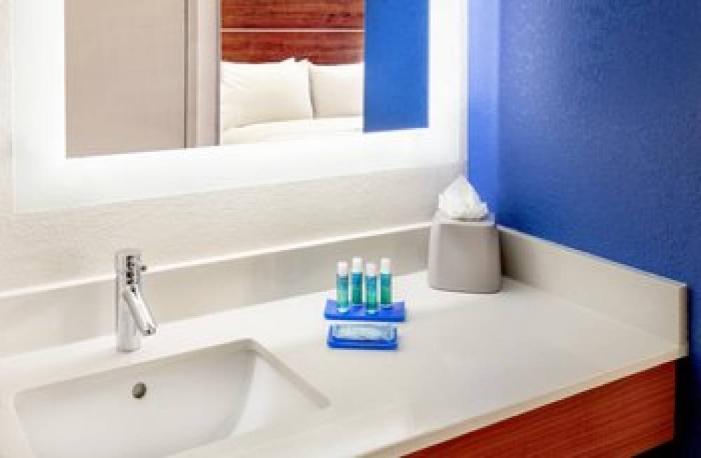 HOLIDAY INN EXP CHESAPEAKE 9
