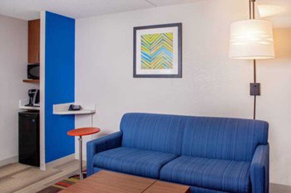 HOLIDAY INN EXP CHESAPEAKE 6