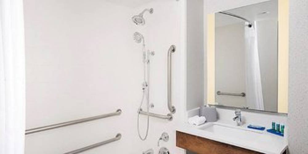 HOLIDAY INN EXP CHESAPEAKE 3