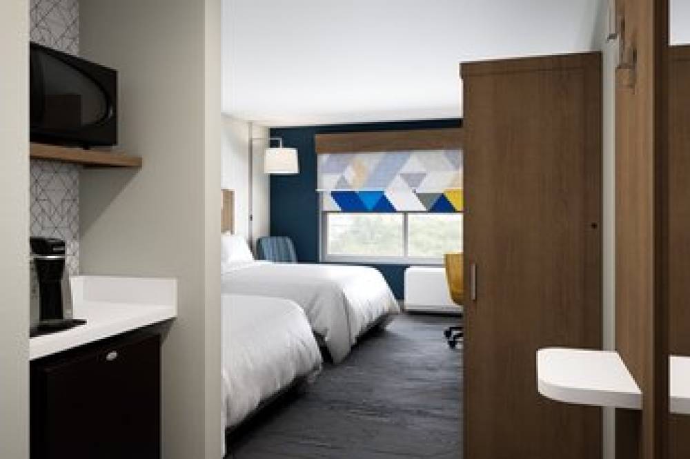 HOLIDAY INN EXP CHINO HILLS 3