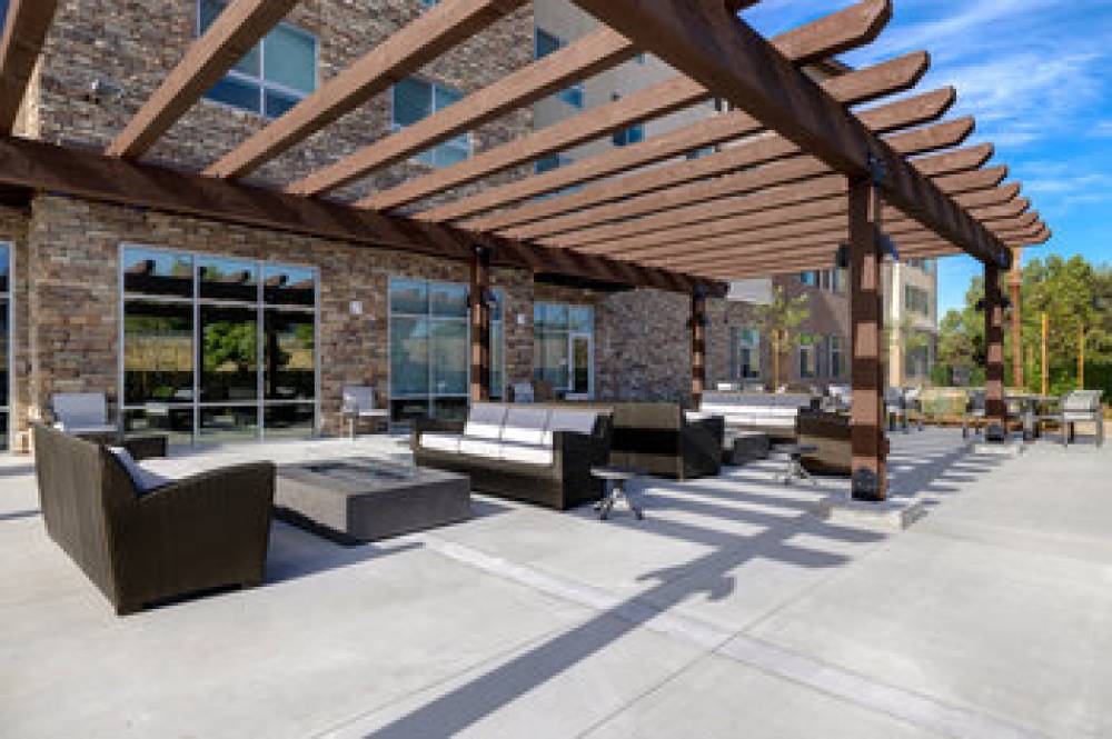 HOLIDAY INN EXP CHINO HILLS 10