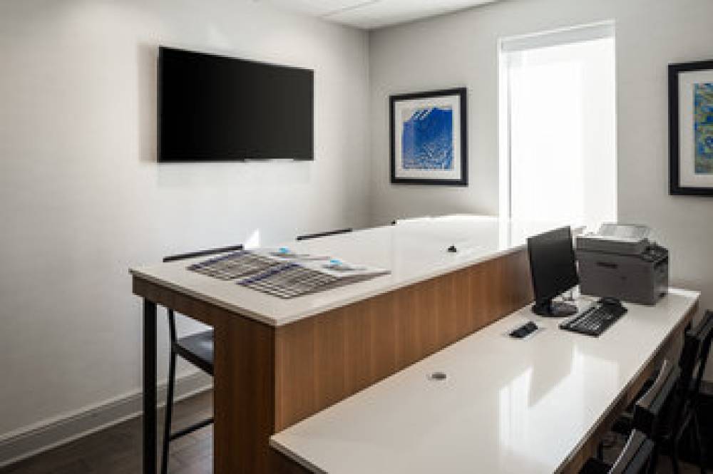 HOLIDAY INN EXP COLLEGE PARK 9