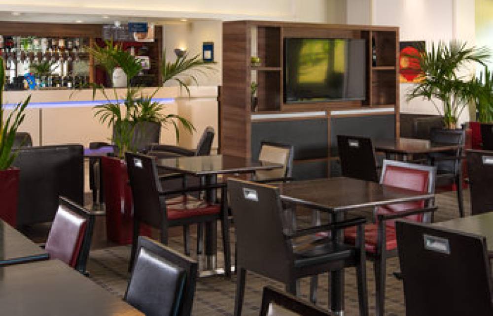 HOLIDAY INN EXP DARTFORD 3