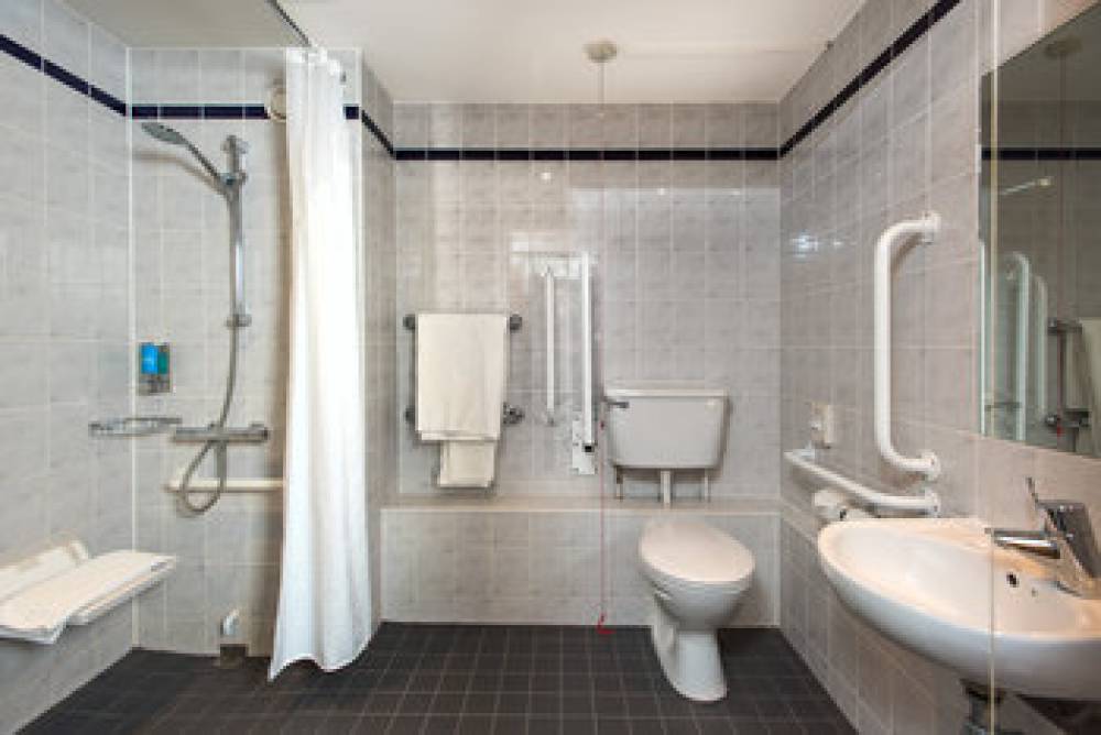 HOLIDAY INN EXP DARTFORD 9