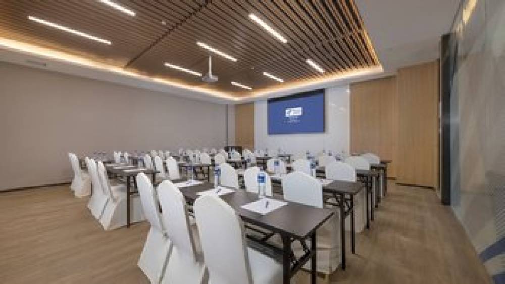 HOLIDAY INN EXP DONGSHAN 10